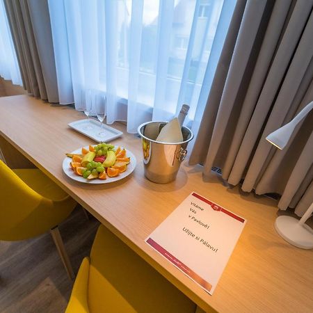 Wellness Hotel Iris Pavlov Exteriör bild