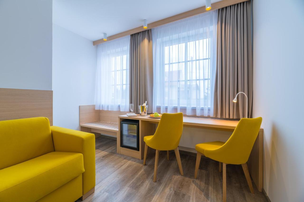 Wellness Hotel Iris Pavlov Exteriör bild
