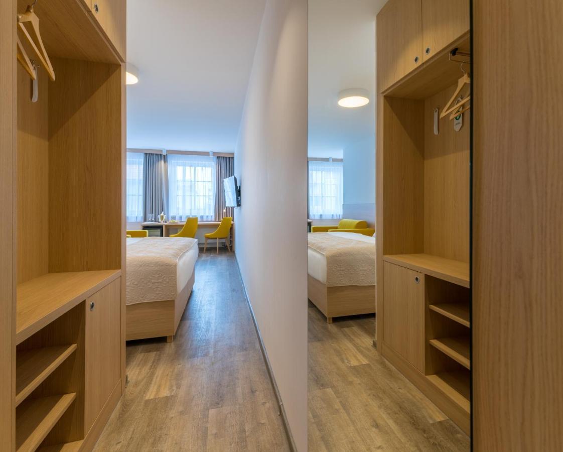 Wellness Hotel Iris Pavlov Exteriör bild