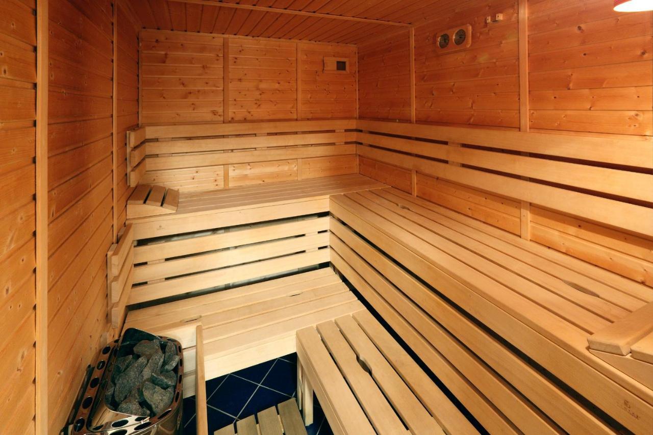Wellness Hotel Iris Pavlov Exteriör bild