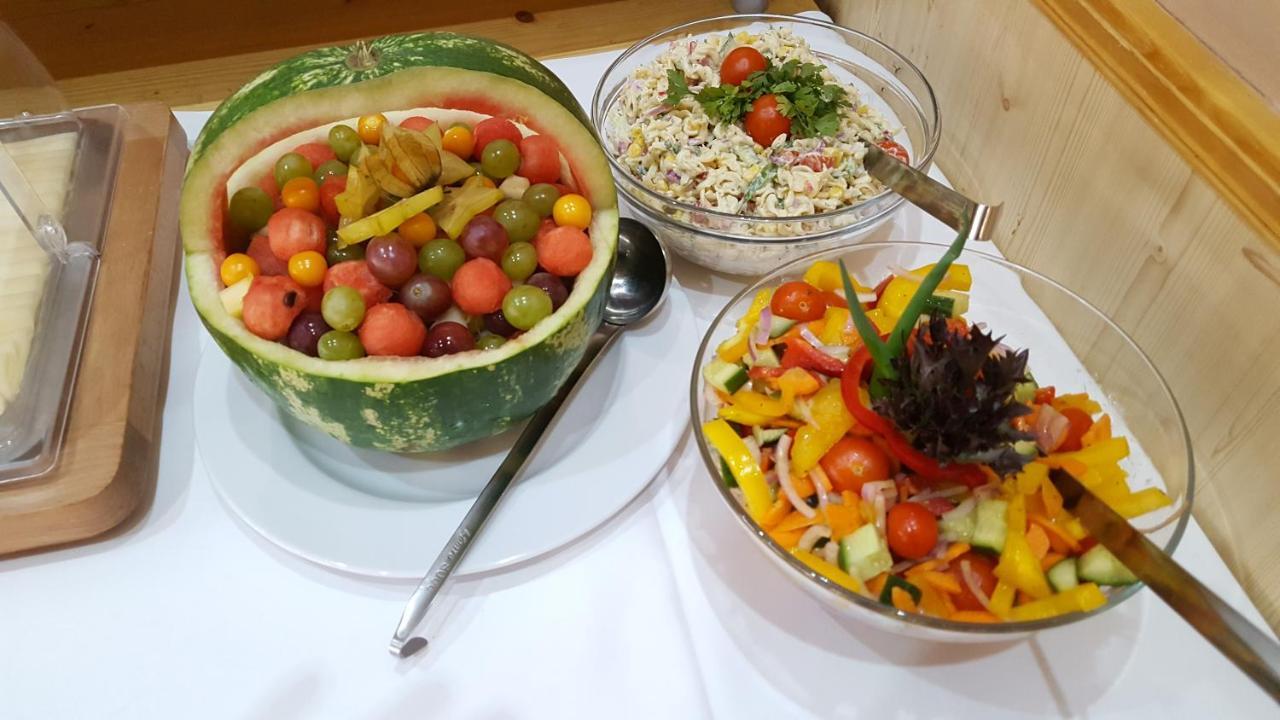 Wellness Hotel Iris Pavlov Exteriör bild