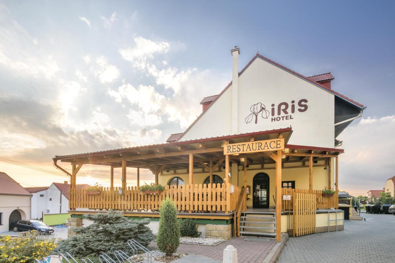 Wellness Hotel Iris Pavlov Exteriör bild