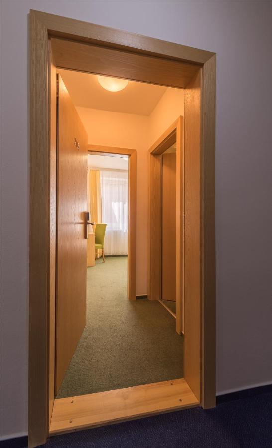 Wellness Hotel Iris Pavlov Exteriör bild